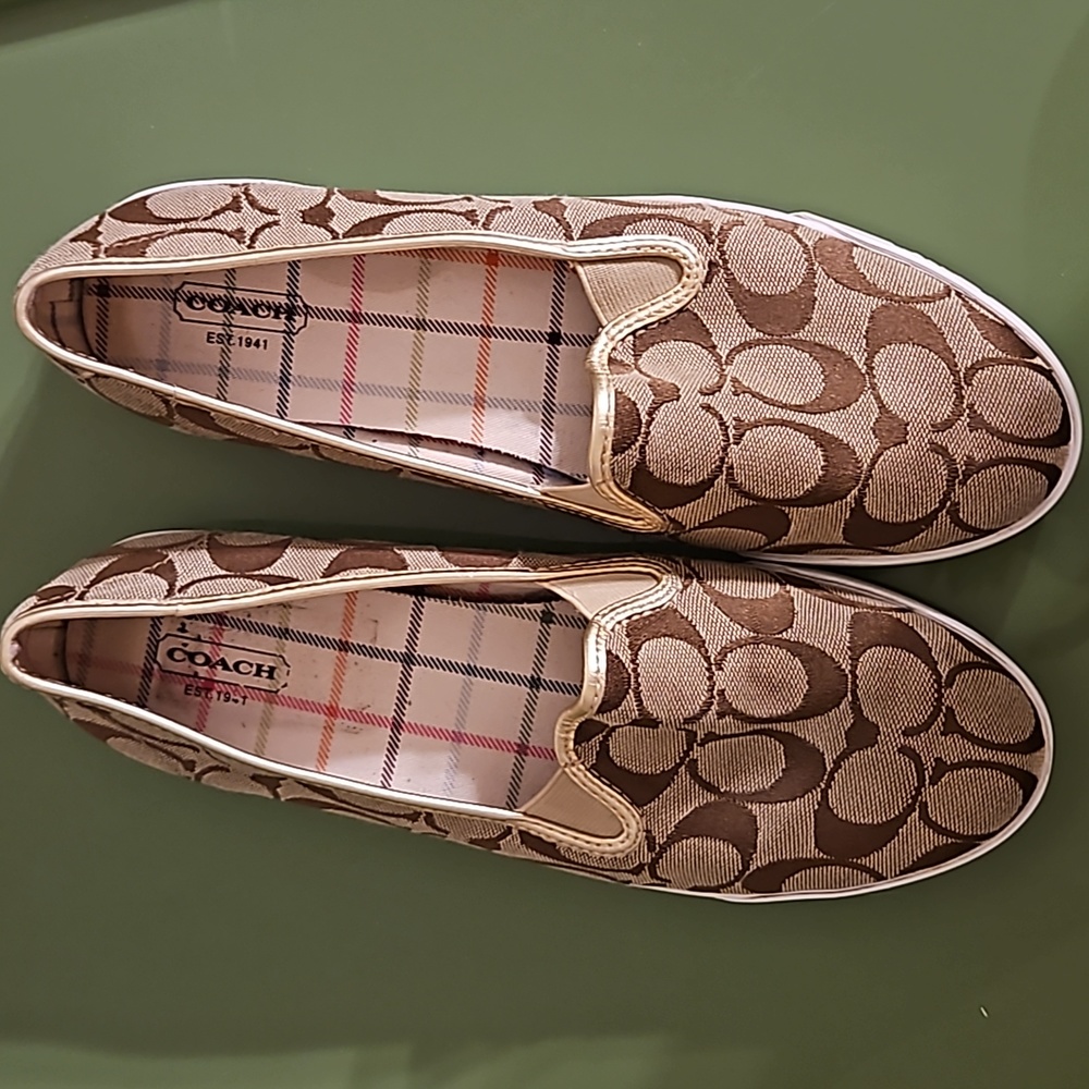 COACH SLIPPERS SIZE 8 1/2